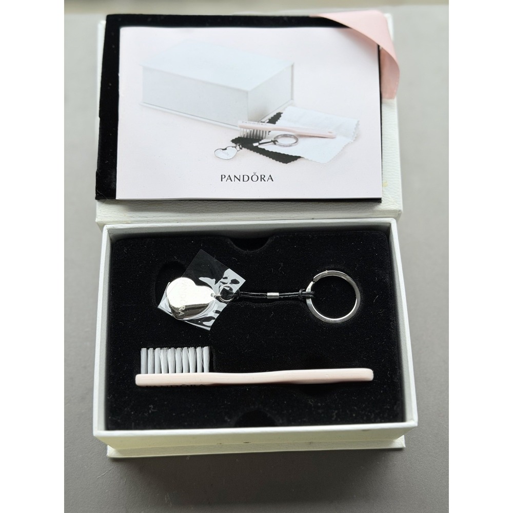 Pandora‎ Jewelry Cleaning Brush Keychain Heart Charm Box Set